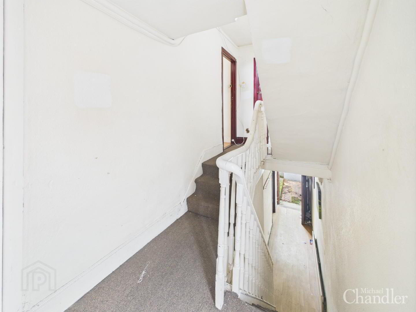 89 University Avenue 6 of 12