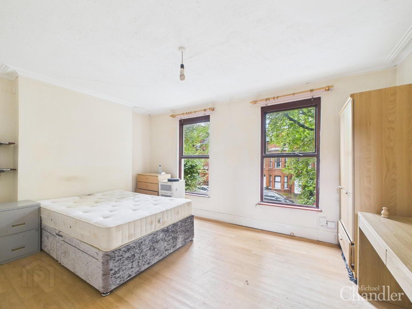 89 University Avenue 7 of 12