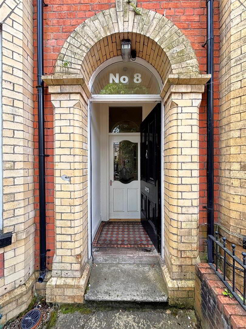 8 Rosemount Gardens 3 of 23