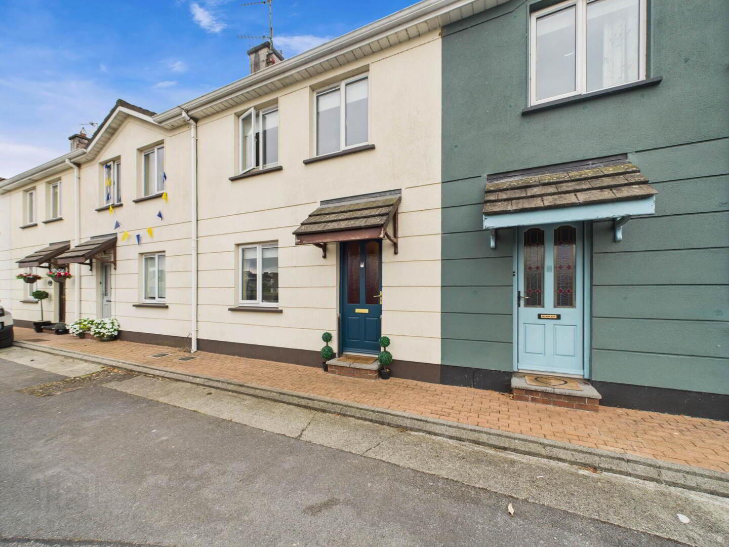 4 Riverside Mews 1 of 16