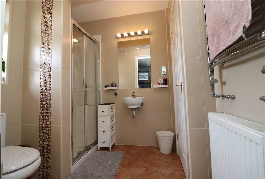 9 Blenheim Close 8 of 18