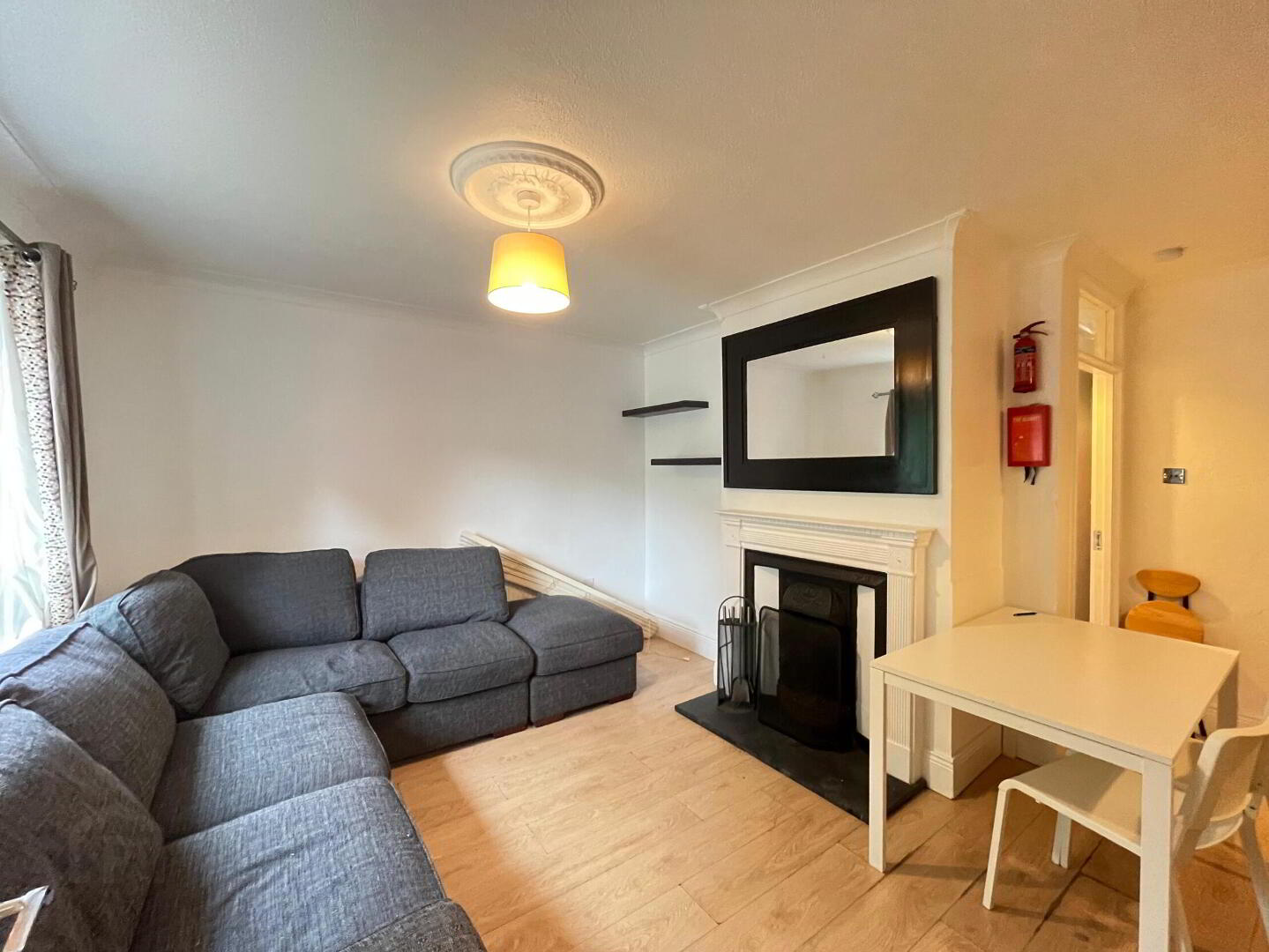 Woodford Close 4 of 9