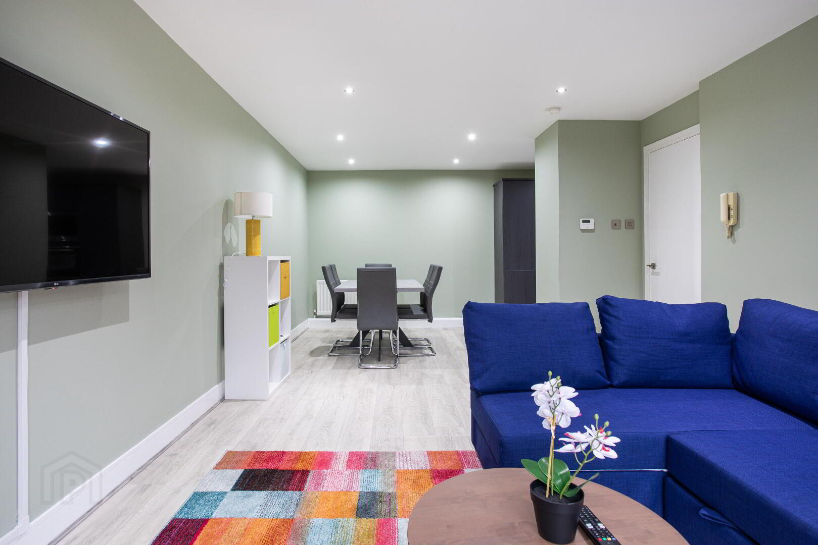 Apartment 17 South Studios 85 Tate's Avenue 4 of 45