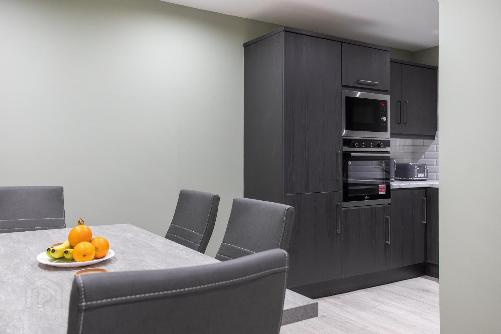 Apartment 17 South Studios 85 Tate's Avenue 8 of 45