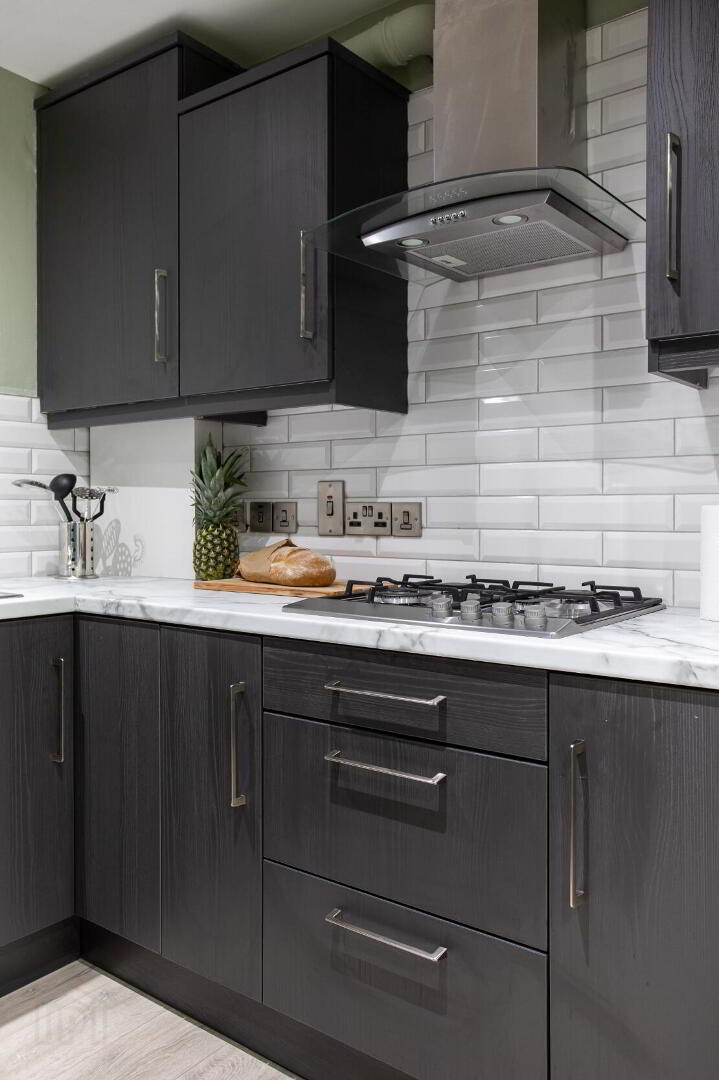 Apartment 17 South Studios 85 Tate's Avenue 12 of 45