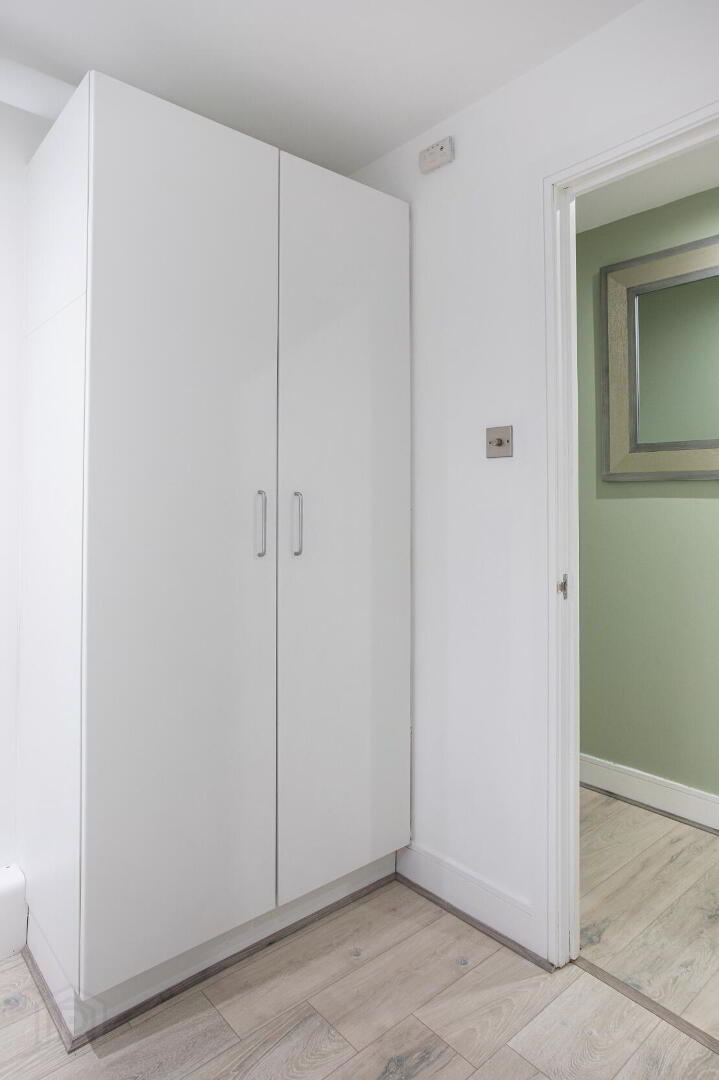 Apartment 17 South Studios 85 Tate's Avenue 17 of 45