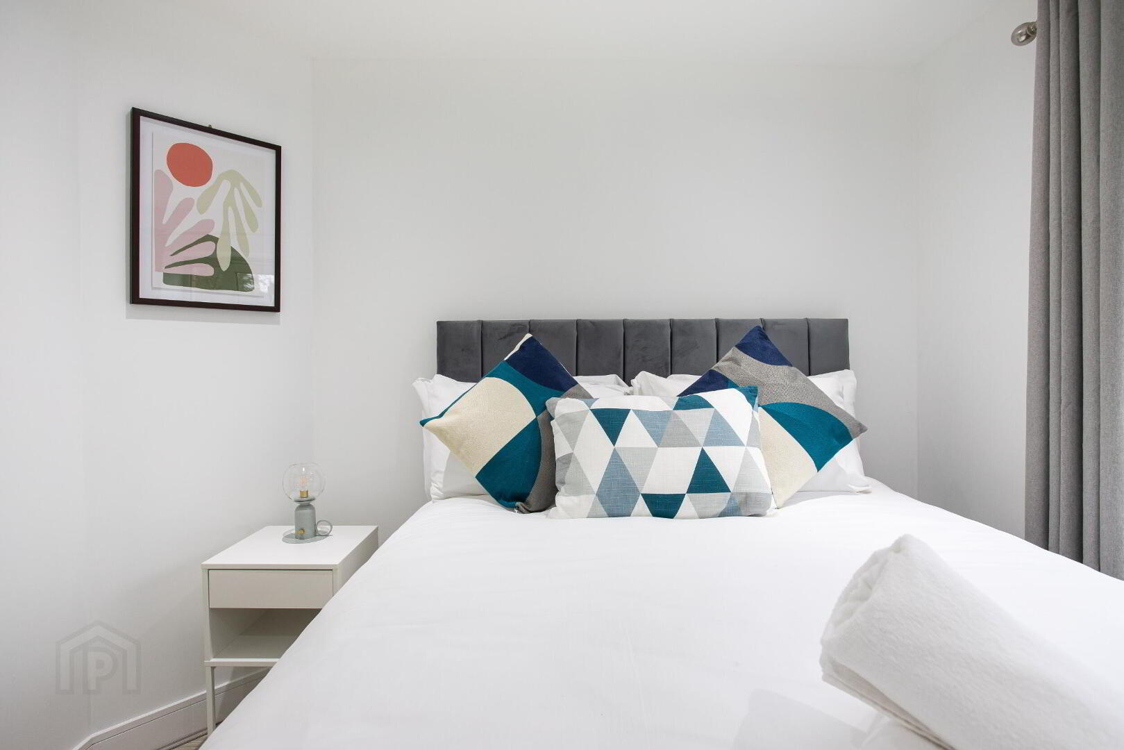 Apartment 17 South Studios 85 Tate's Avenue 15 of 45
