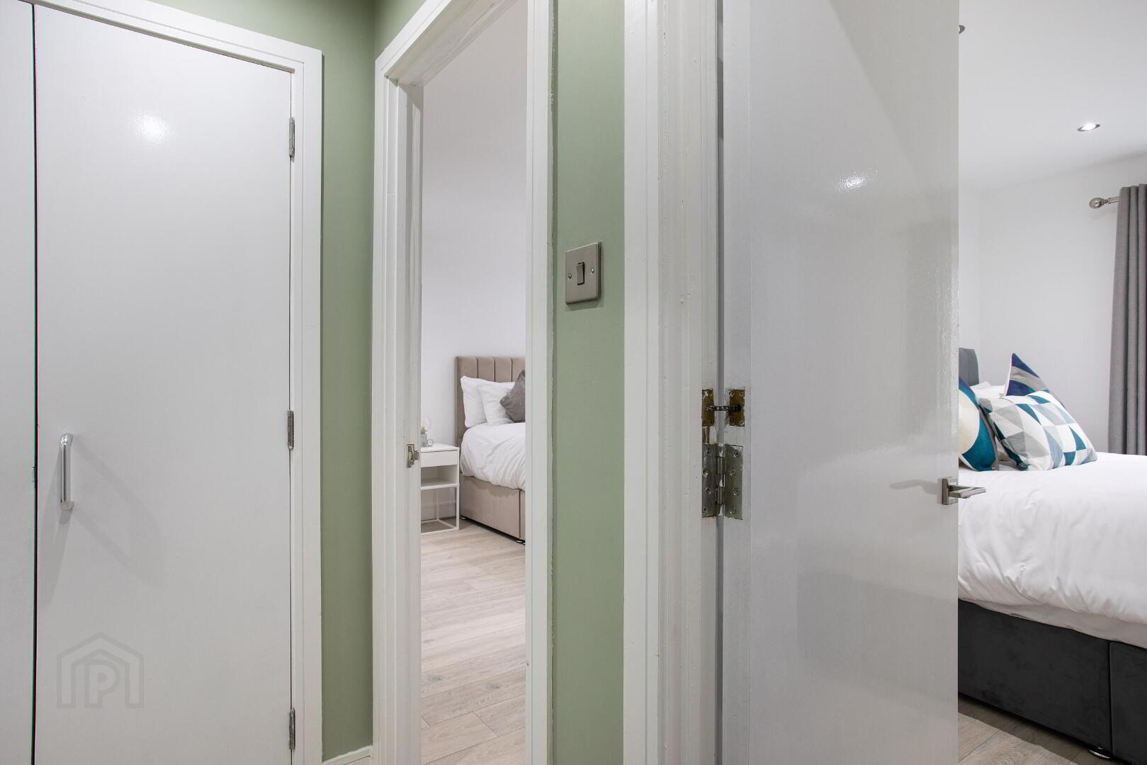 Apartment 17 South Studios 85 Tate's Avenue 28 of 45