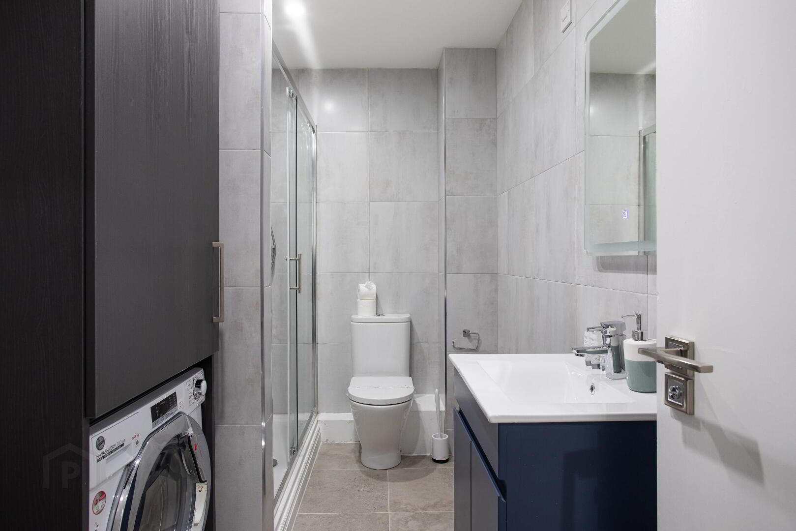 Apartment 17 South Studios 85 Tate's Avenue 30 of 45