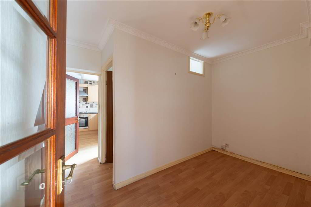 34 Beechmount Parade 7 of 14