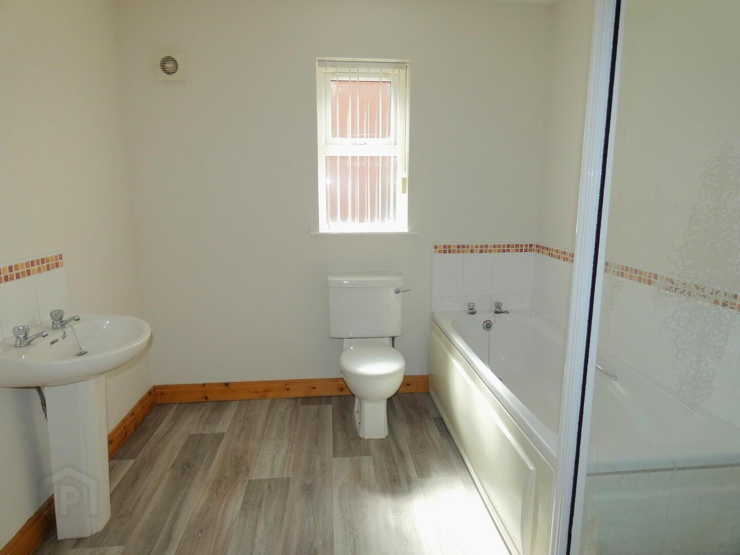 19 Andena Grange , ( 13 of 15