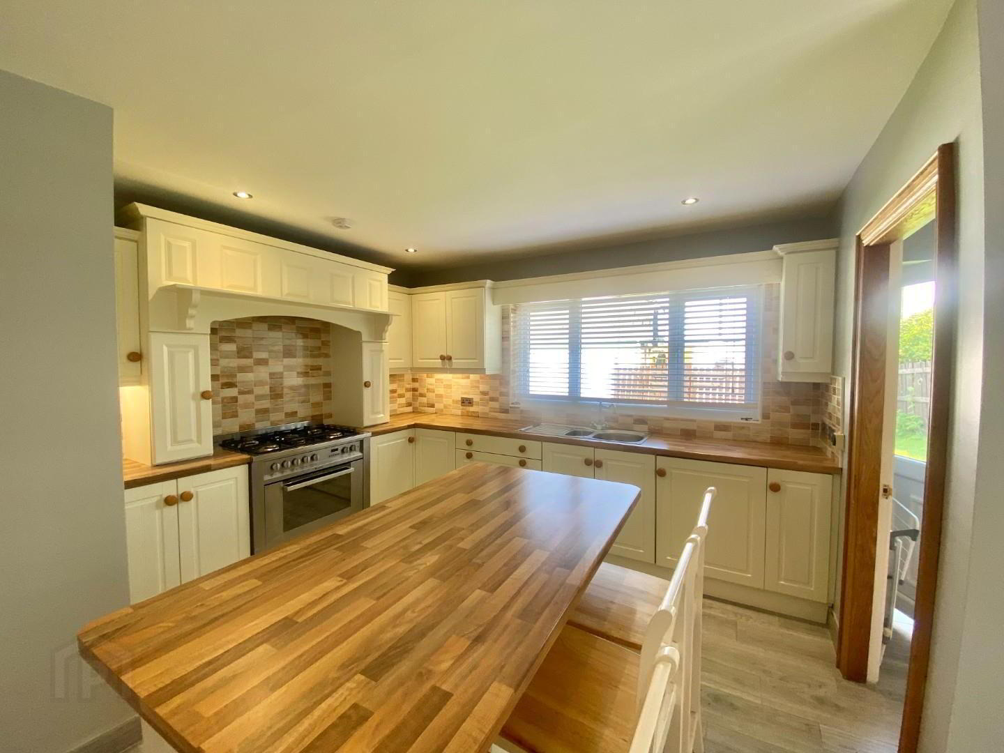37 Woodbrook 7 of 13