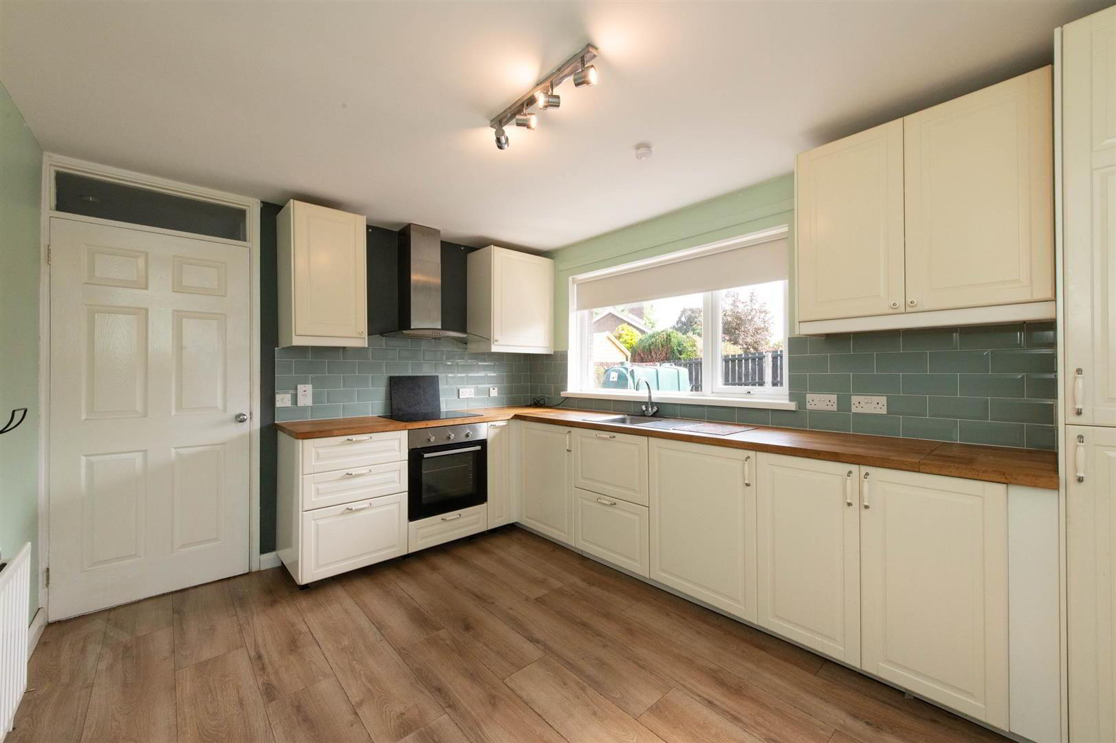 94 Primrose Gardens 5 of 16