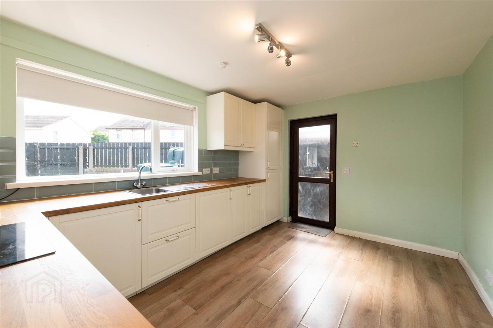 94 Primrose Gardens 4 of 16
