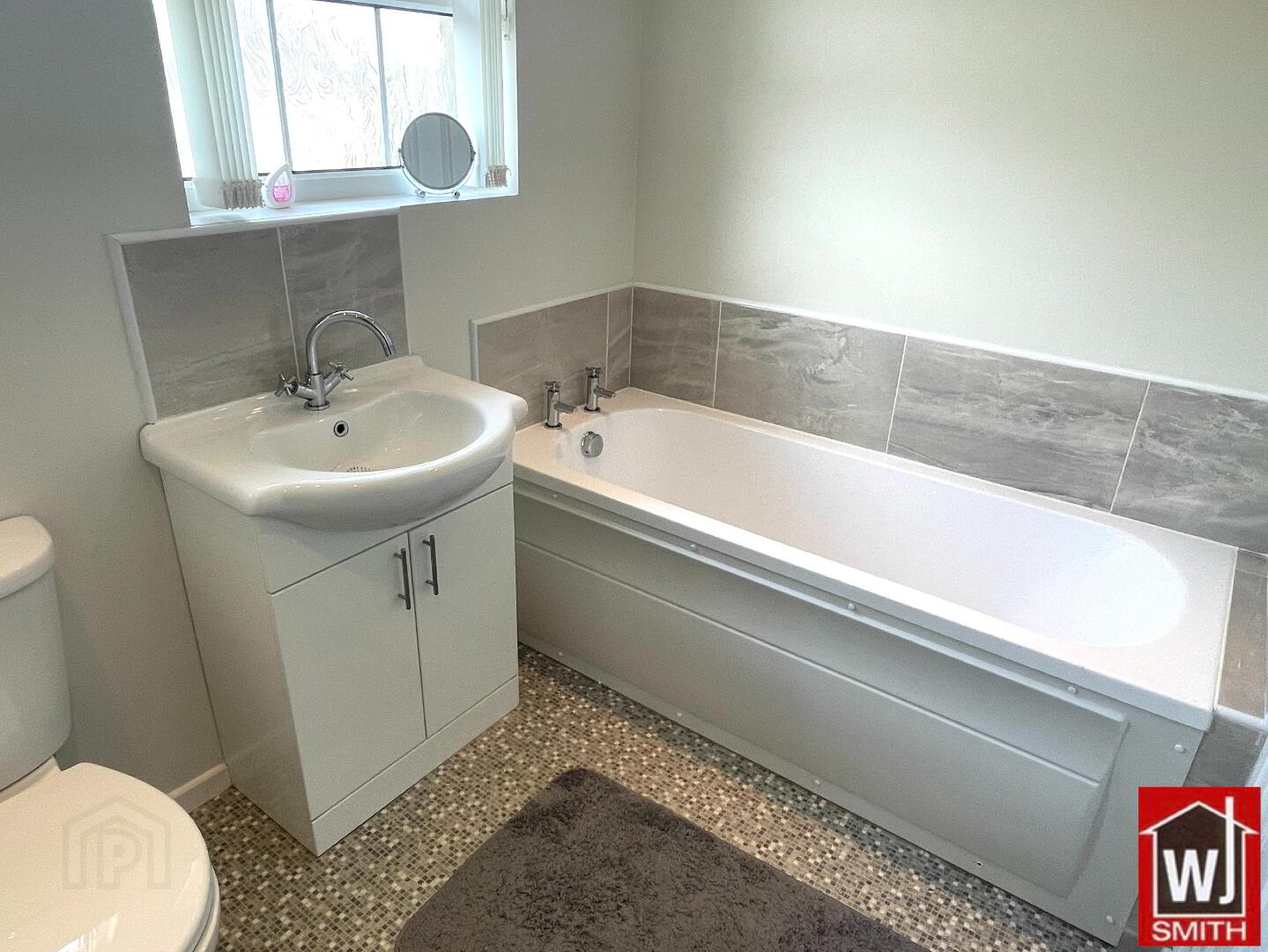 47 Old Castle Road 28 of 39