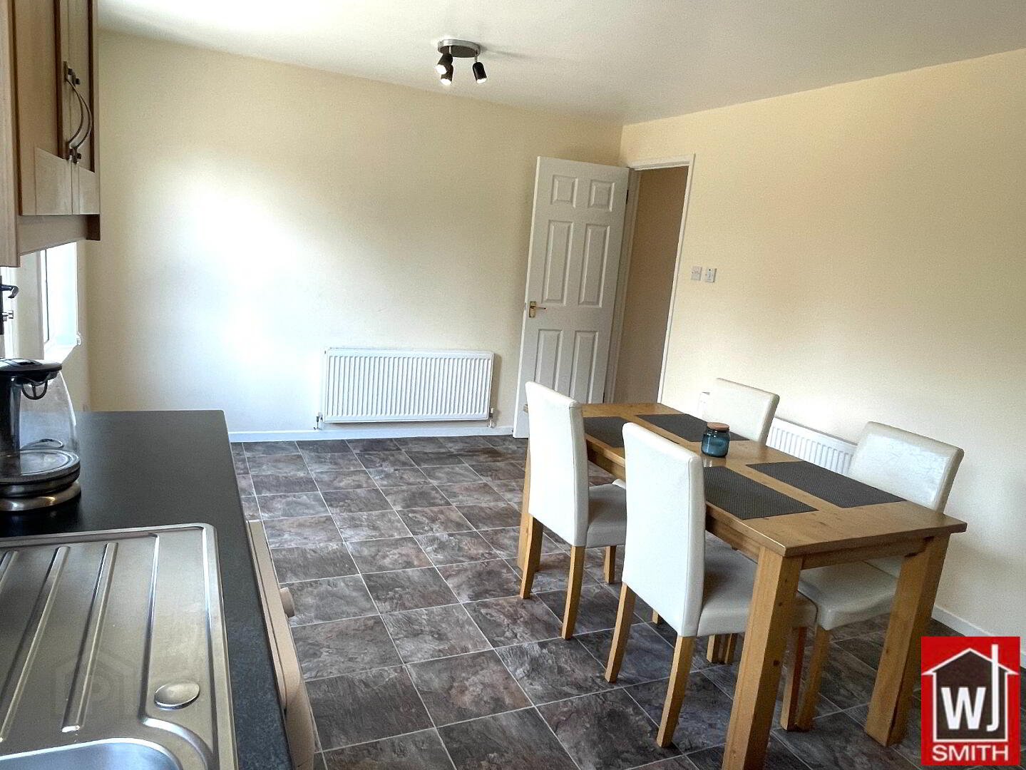47 Old Castle Road 13 of 39
