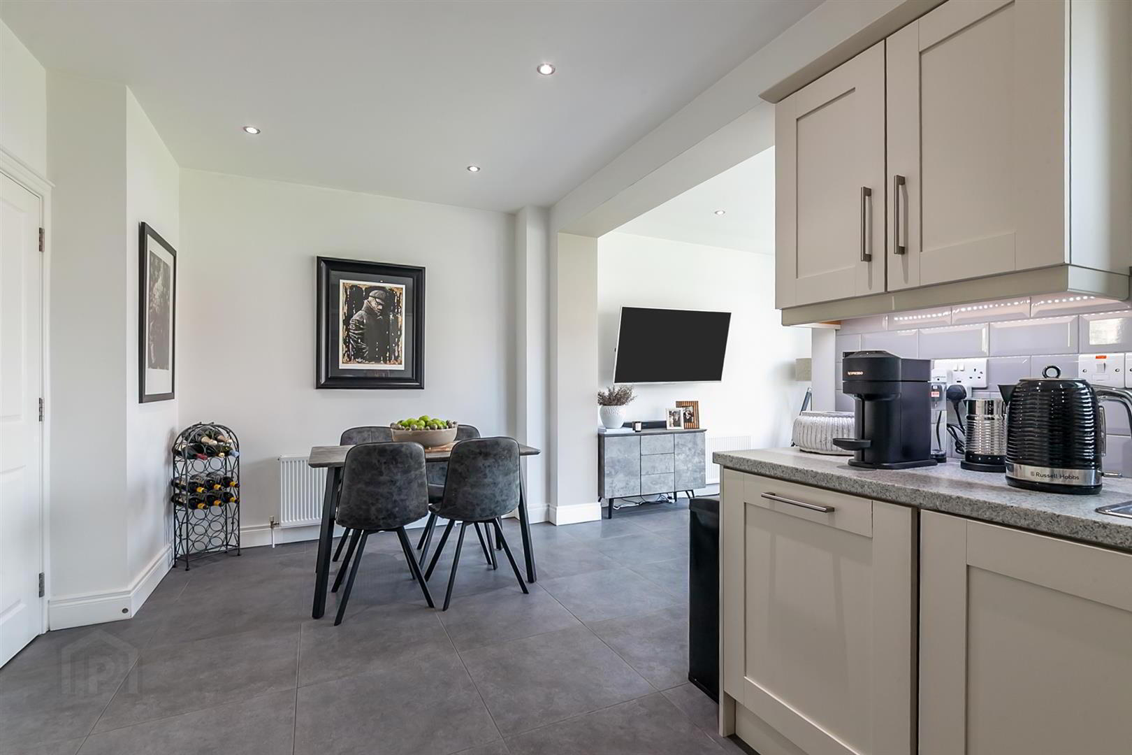 40 Windrush Manor 13 of 29