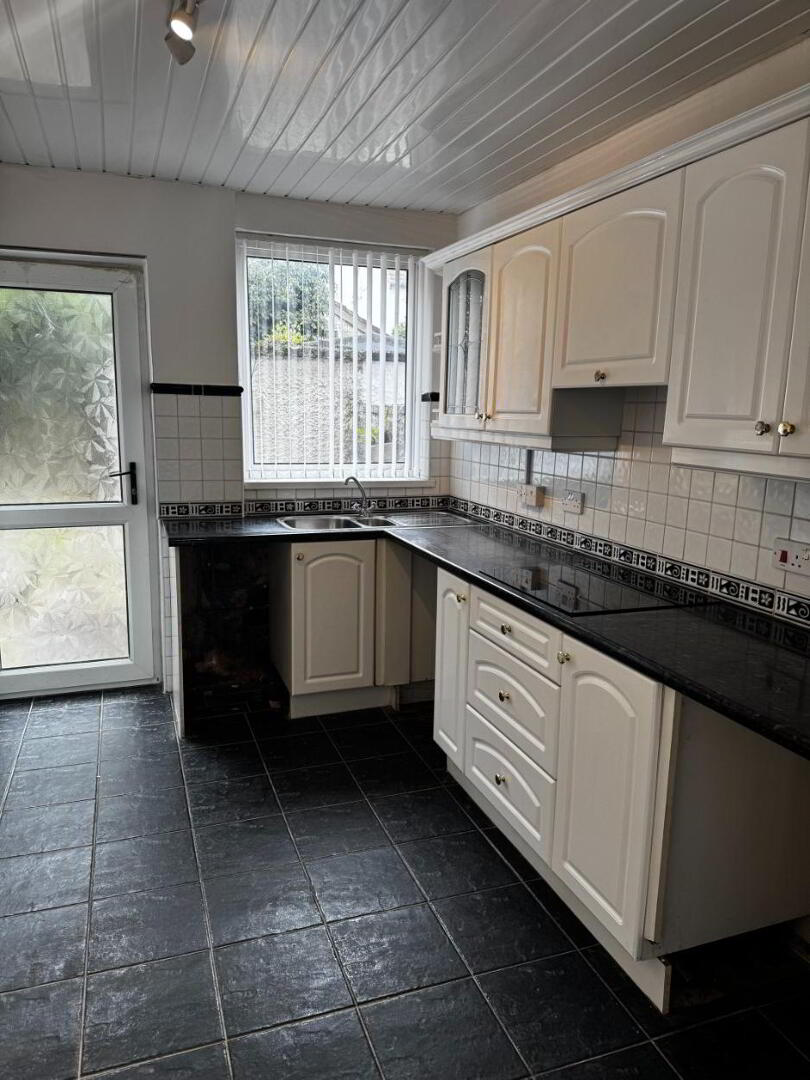 16 Princes Drive 4 of 9