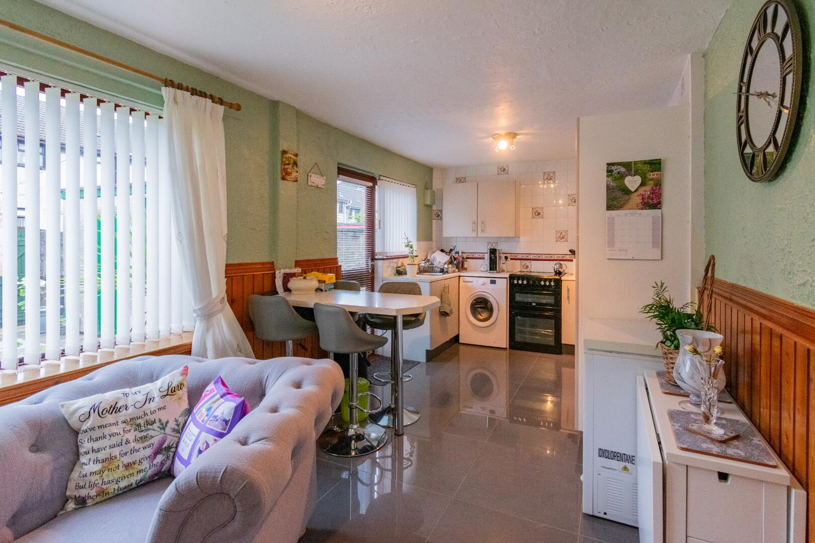 11 Loran Walk 8 of 21