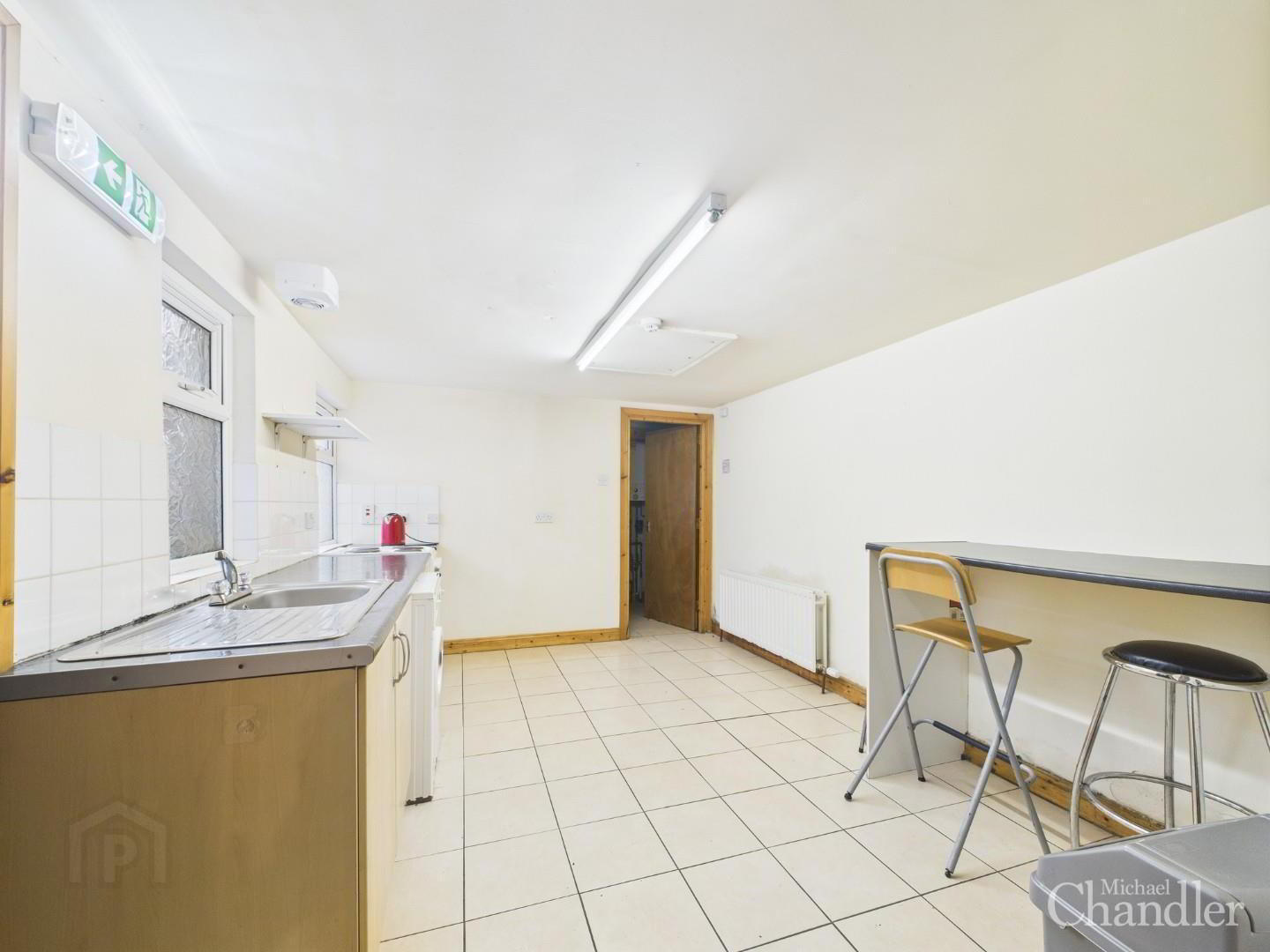 Apt 1, 74 Fitzroy Avenue 4 of 8