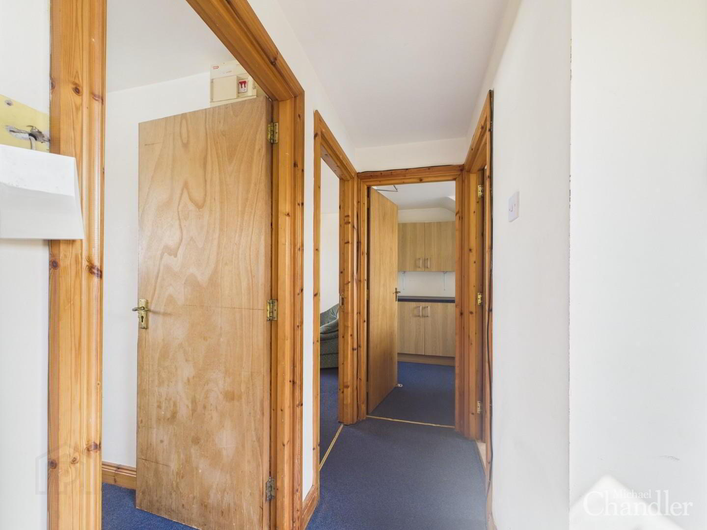 Apt 4, 74 Fitzroy Avenue 3 of 7