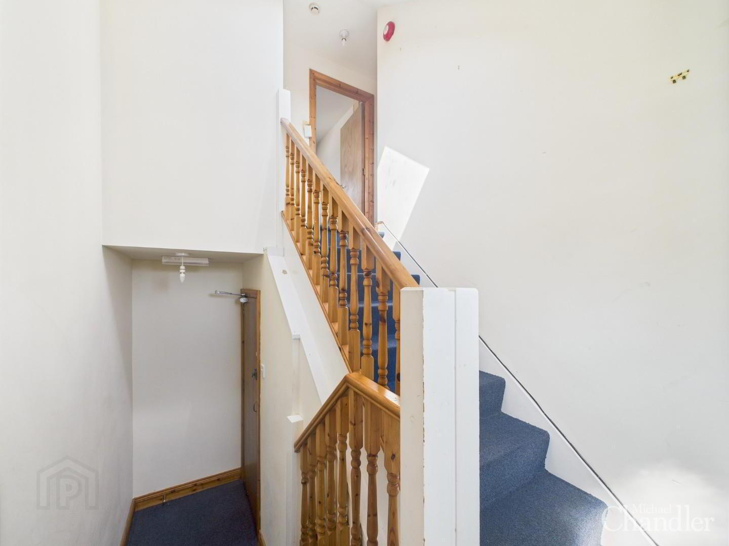 Apt 4, 74 Fitzroy Avenue 2 of 7