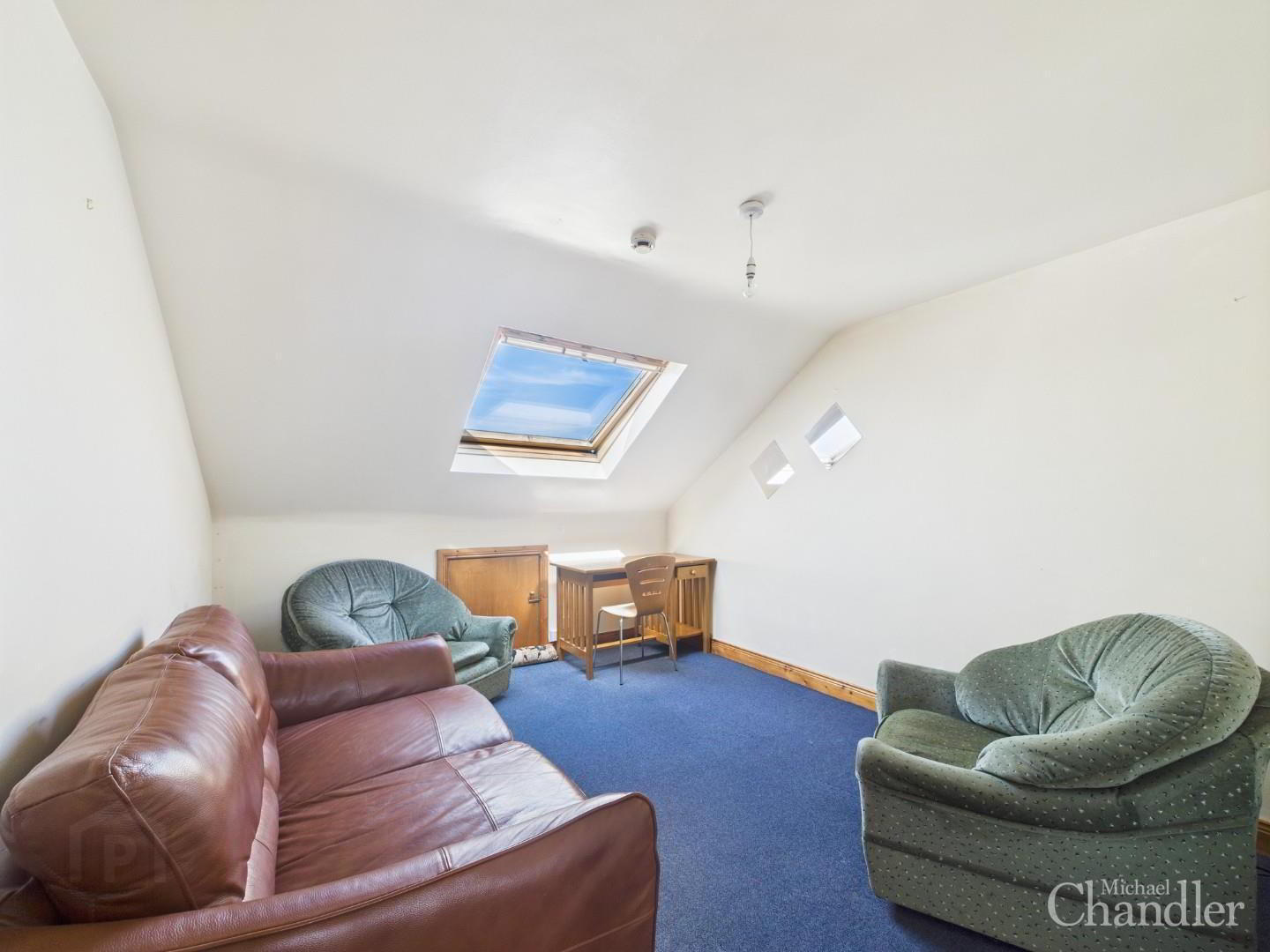 Apt 4, 74 Fitzroy Avenue 4 of 7