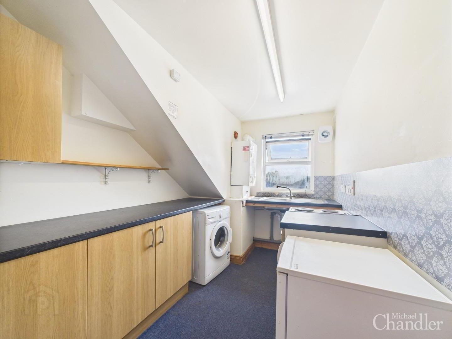 Apt 4, 74 Fitzroy Avenue 5 of 7