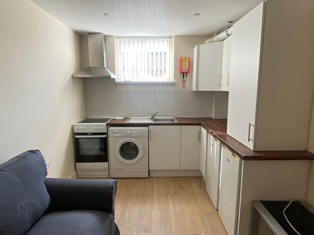 Flat 4, 24 Cromwell Road 4 of 6