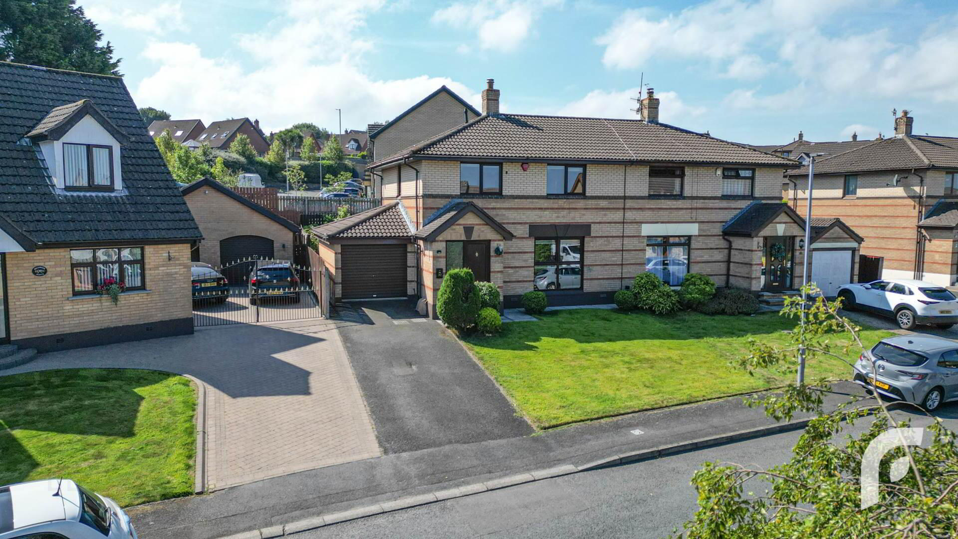 32 Hollybrook Avenue 2 of 37