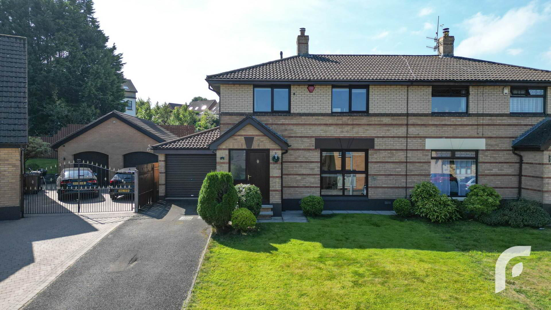 32 Hollybrook Avenue 3 of 37