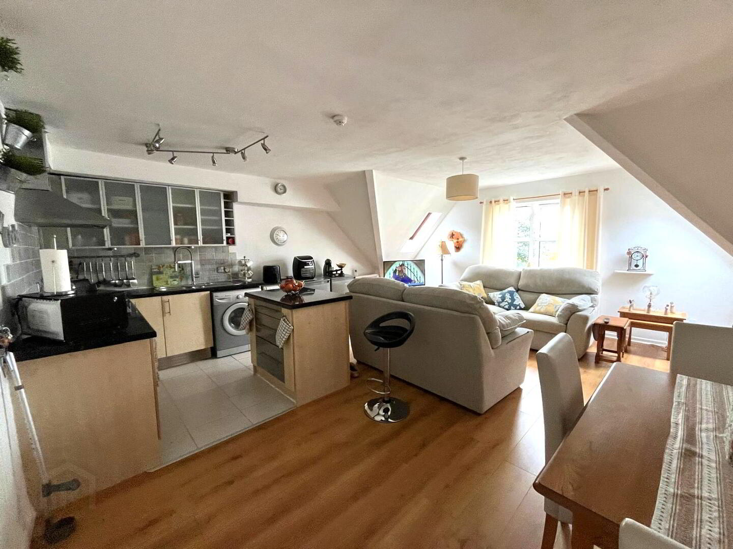 11 Essex Court 6 of 12