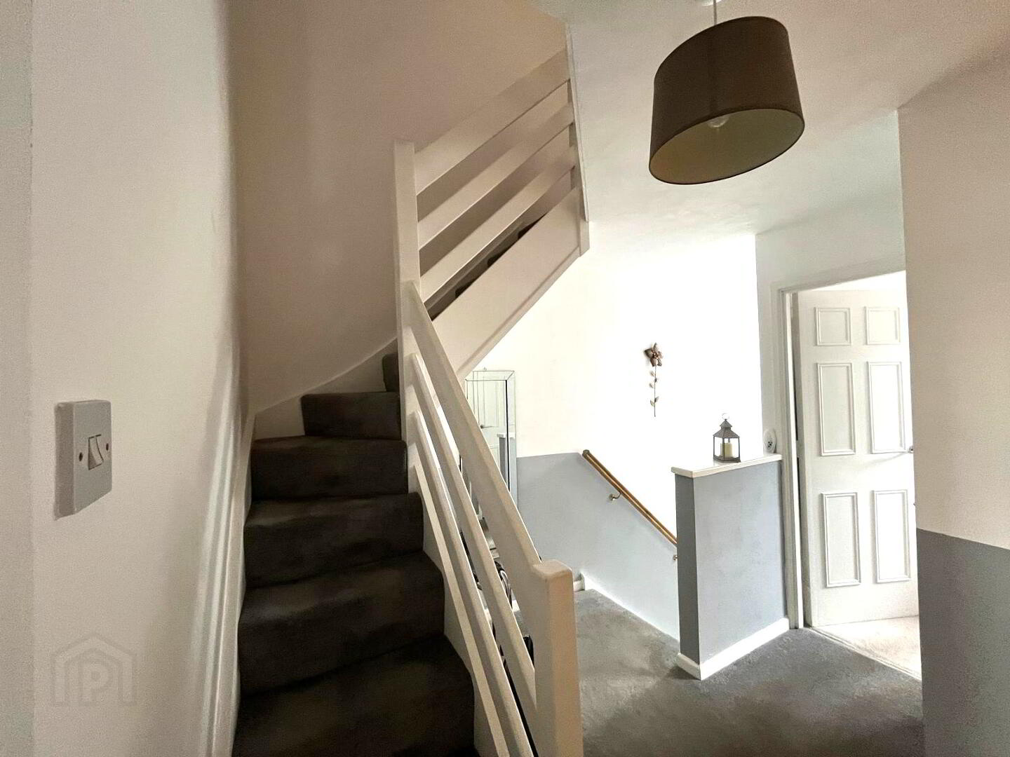 11 Essex Court 7 of 12