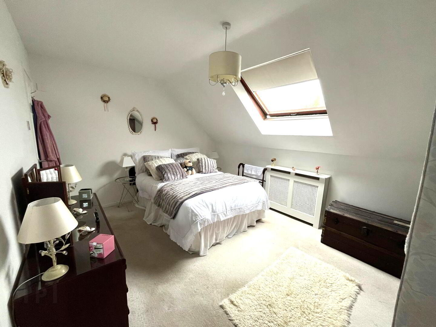 11 Essex Court 8 of 12