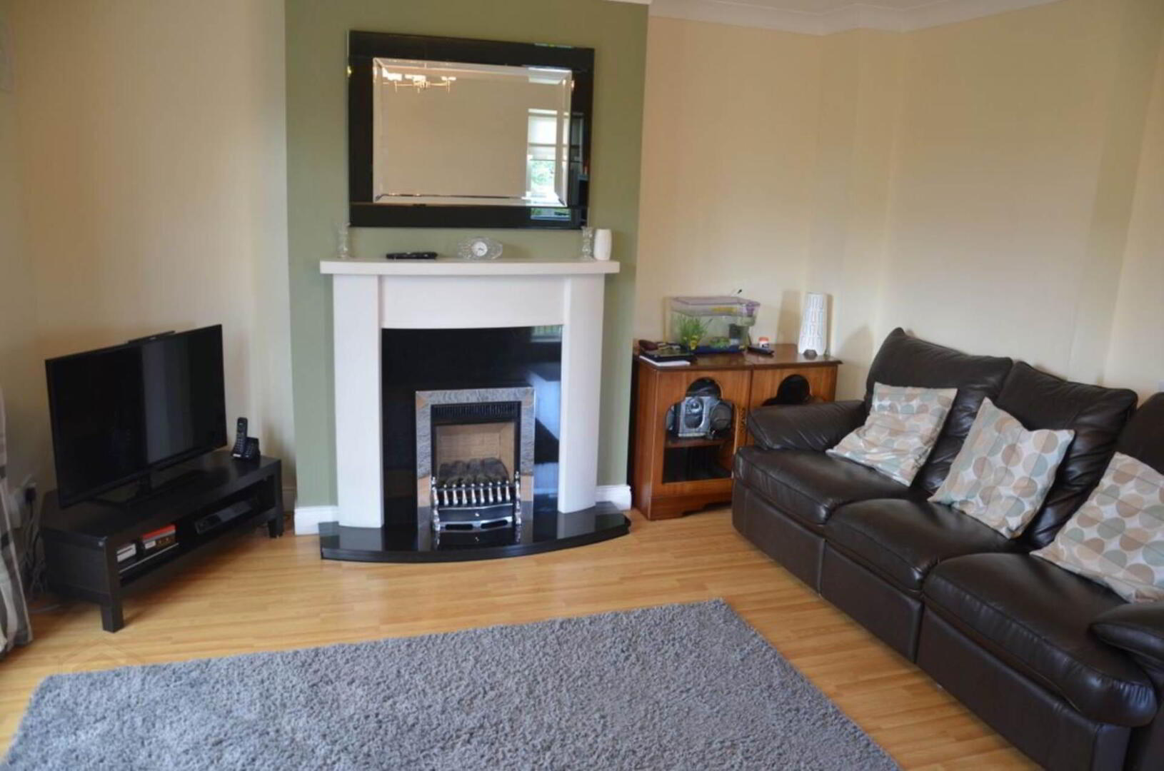 64 Holywell Manor 3 of 18