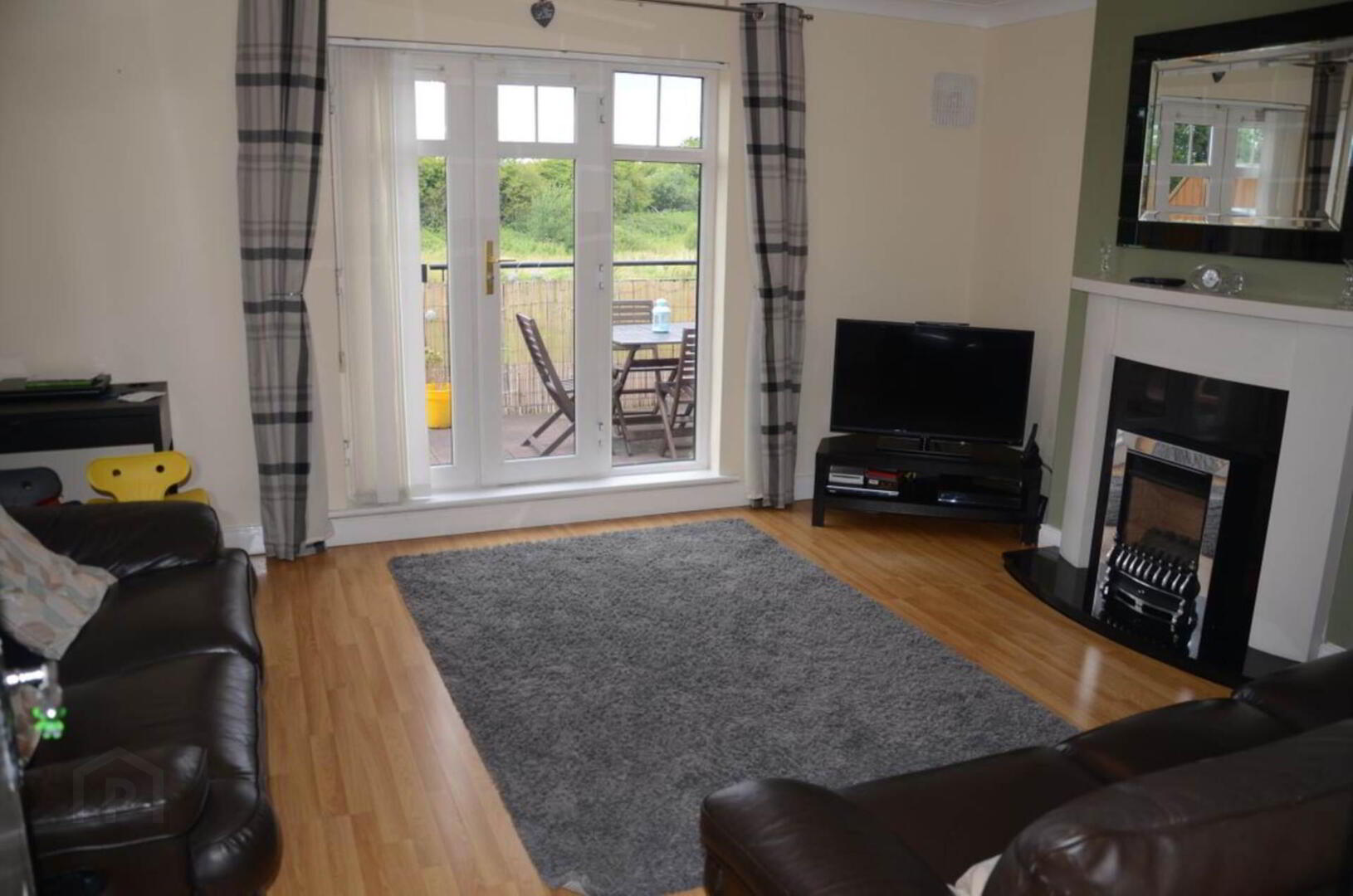 64 Holywell Manor 2 of 18
