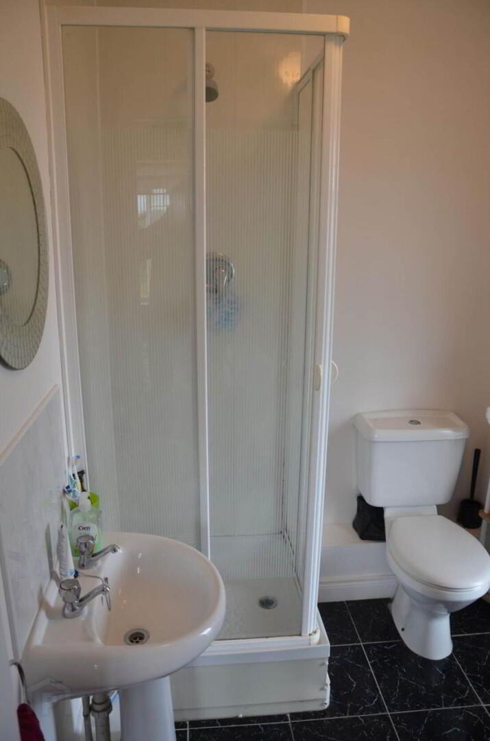 64 Holywell Manor 11 of 18