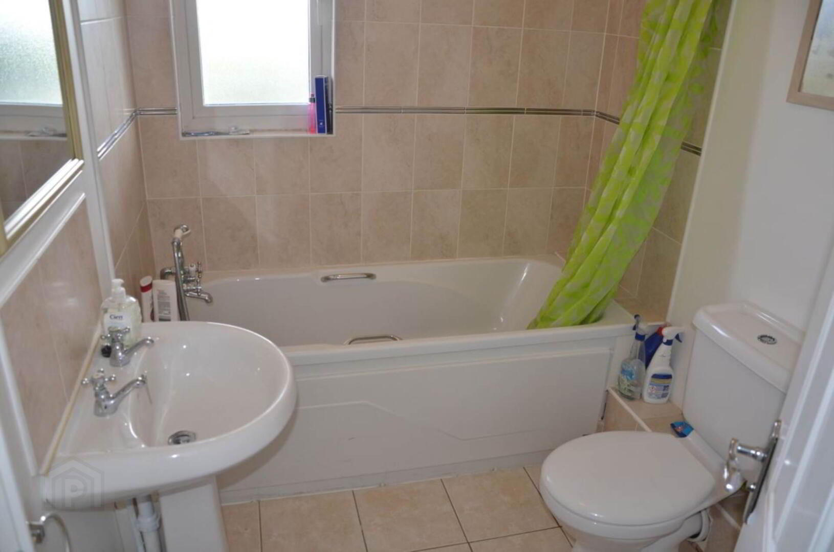 64 Holywell Manor 14 of 18