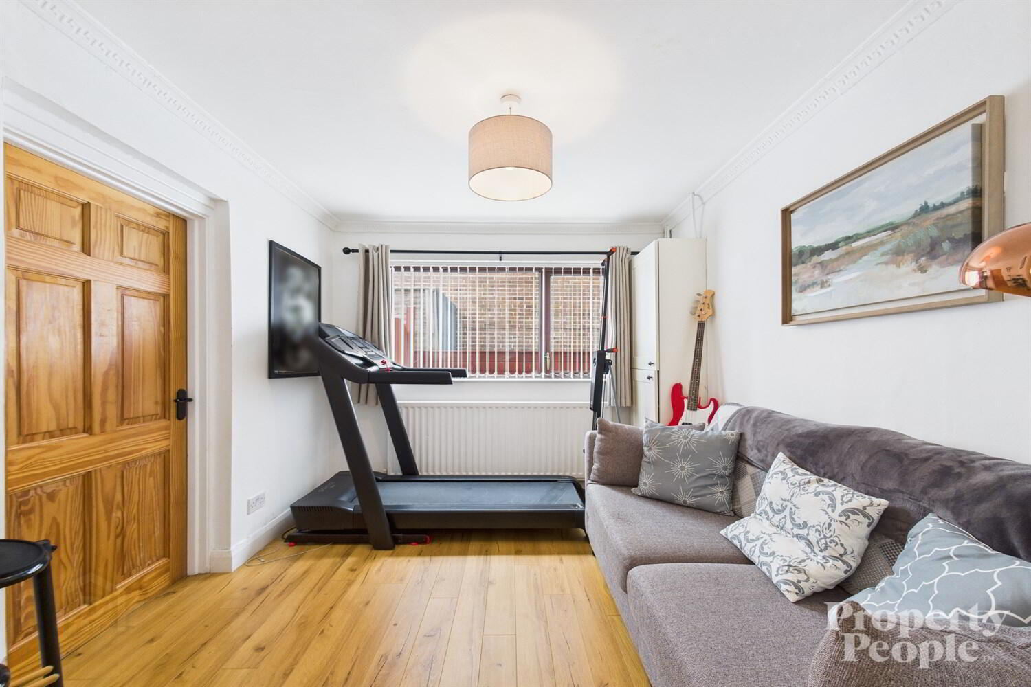 57 Church Crescent 14 of 32
