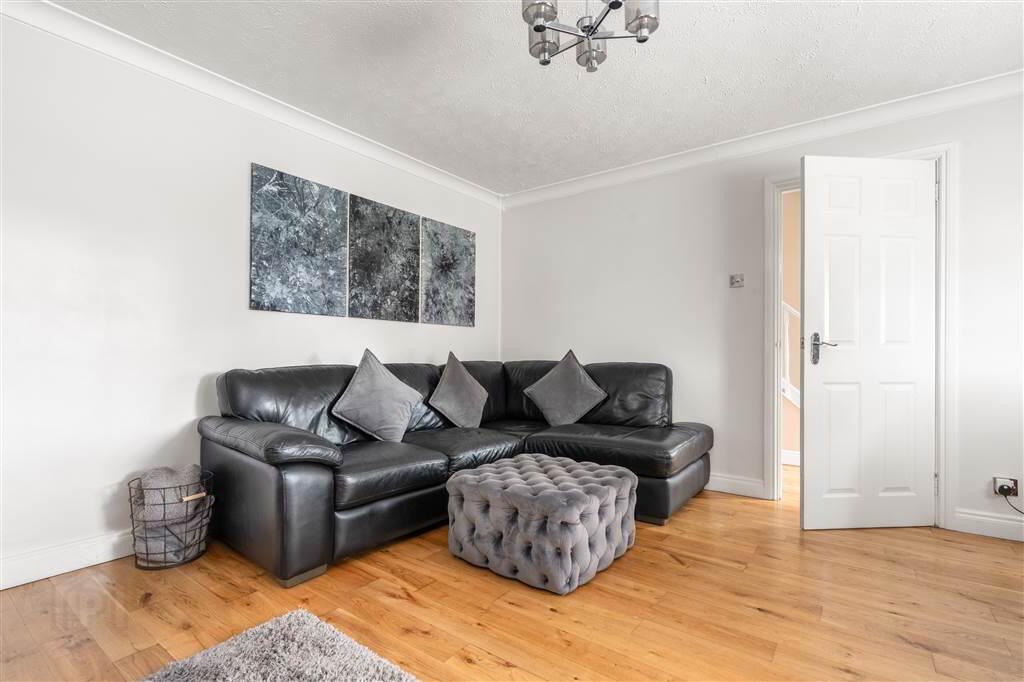 25 Dunfane Crescent 9 of 33