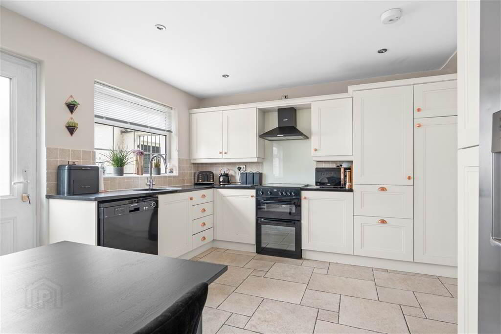25 Dunfane Crescent 10 of 33