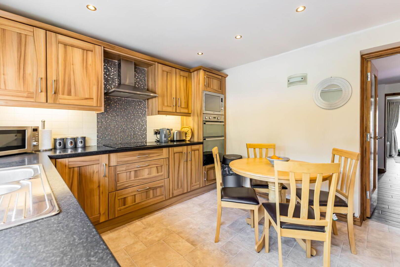 81 Orchardville Gardens 9 of 38