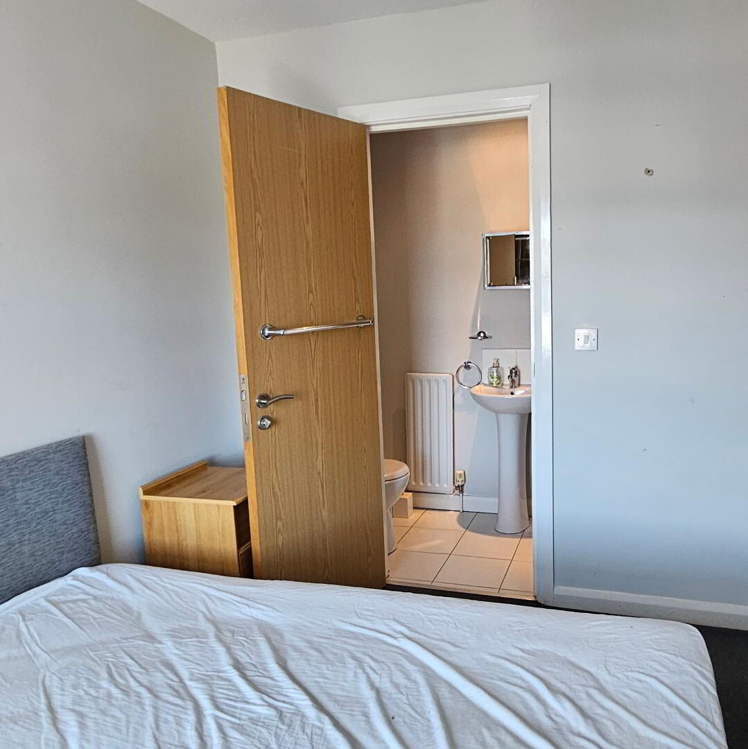Unit 5, 1b Ravenscroft Avenue 17 of 33