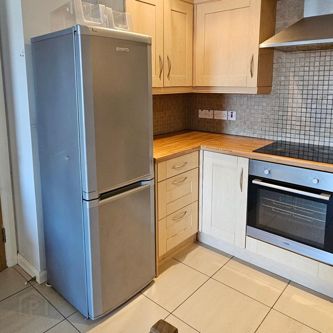 Unit 5, 1b Ravenscroft Avenue 8 of 33