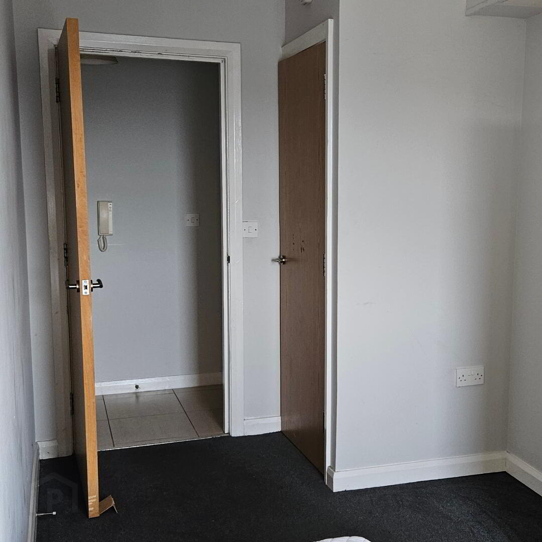 Unit 5, 1b Ravenscroft Avenue 25 of 33