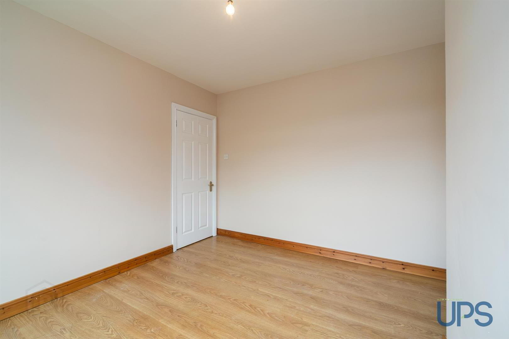 6 Hillhead Avenue 16 of 33