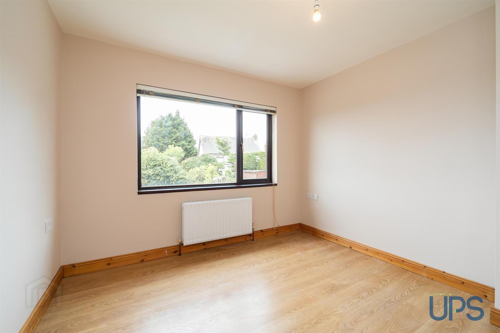 6 Hillhead Avenue 17 of 33