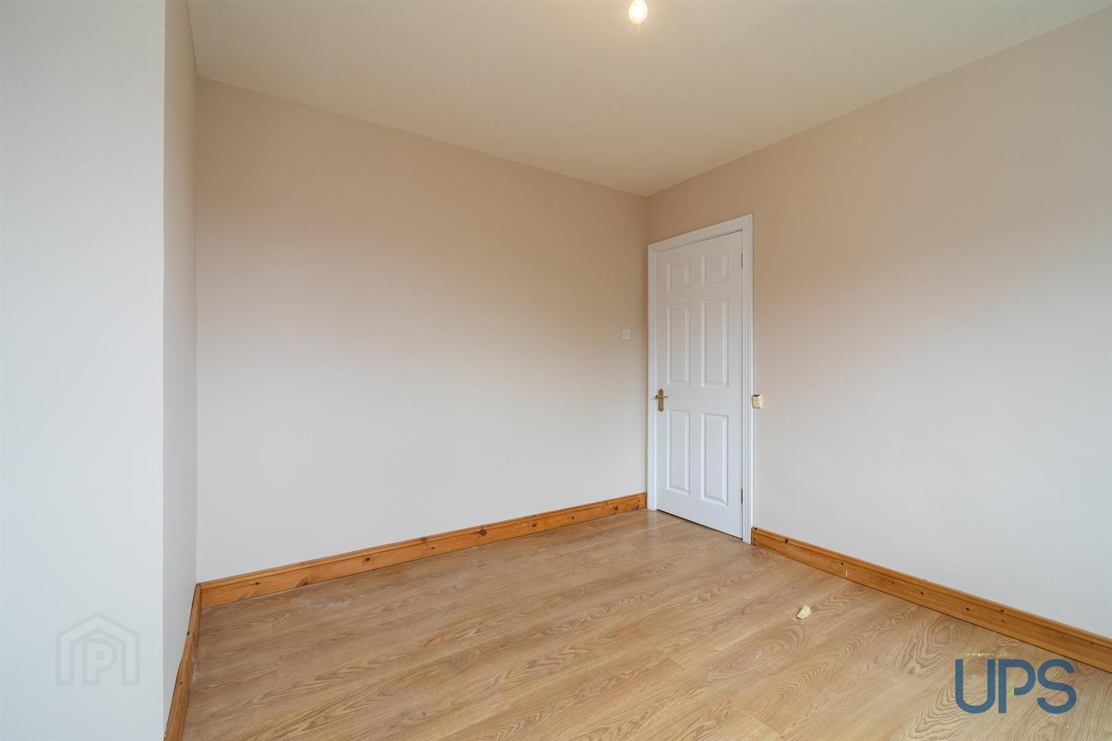 6 Hillhead Avenue 18 of 33