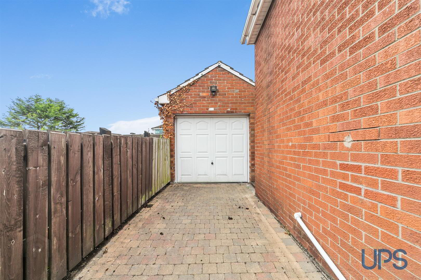 6 Hillhead Avenue 31 of 33