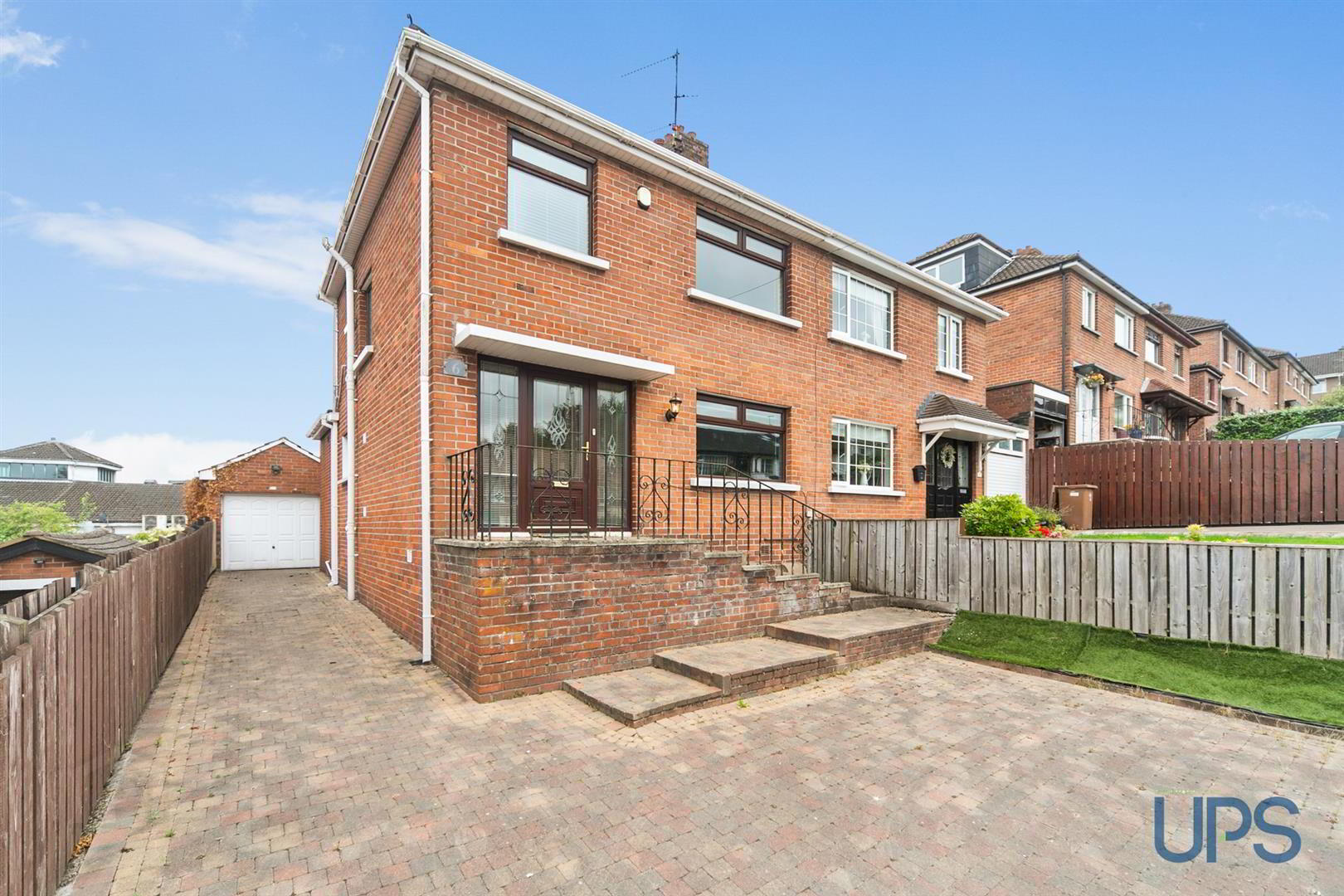 6 Hillhead Avenue 2 of 33